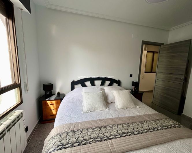 Image No.18-3 Bed Apartment for sale