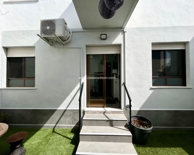 Image No.24-3 Bed Apartment for sale