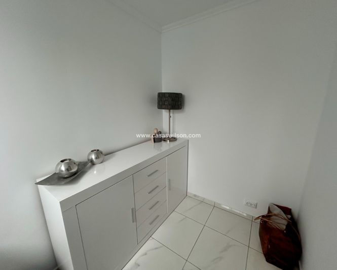 Image No.41-3 Bed Apartment for sale