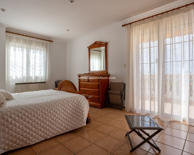 Image No.25-5 Bed Villa for sale