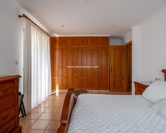 Image No.26-5 Bed Villa for sale