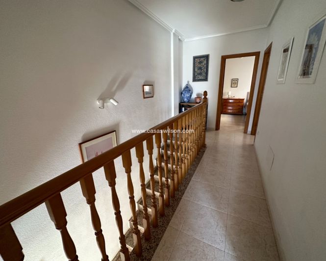 Image No.13-3 Bed Townhouse for sale
