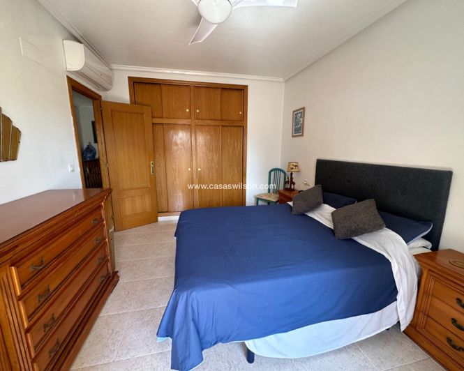 Image No.15-3 Bed Townhouse for sale