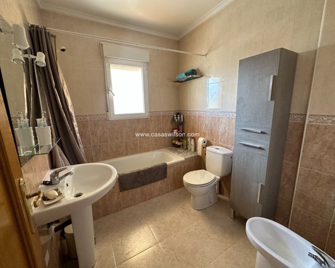 Image No.19-3 Bed Townhouse for sale