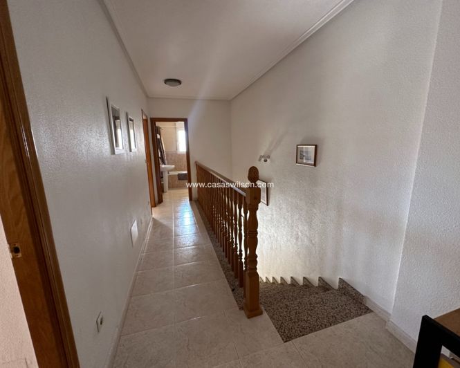 Image No.20-3 Bed Townhouse for sale
