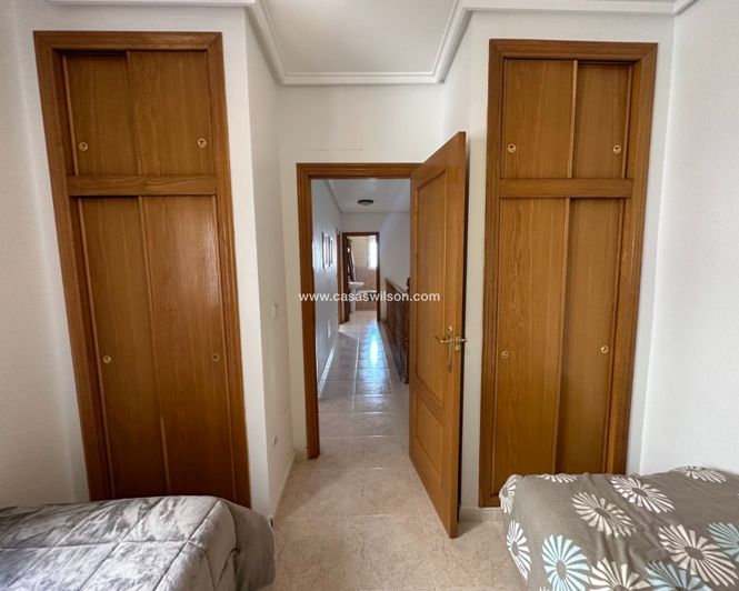 Image No.21-3 Bed Townhouse for sale