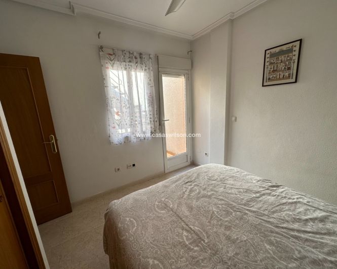Image No.24-3 Bed Townhouse for sale