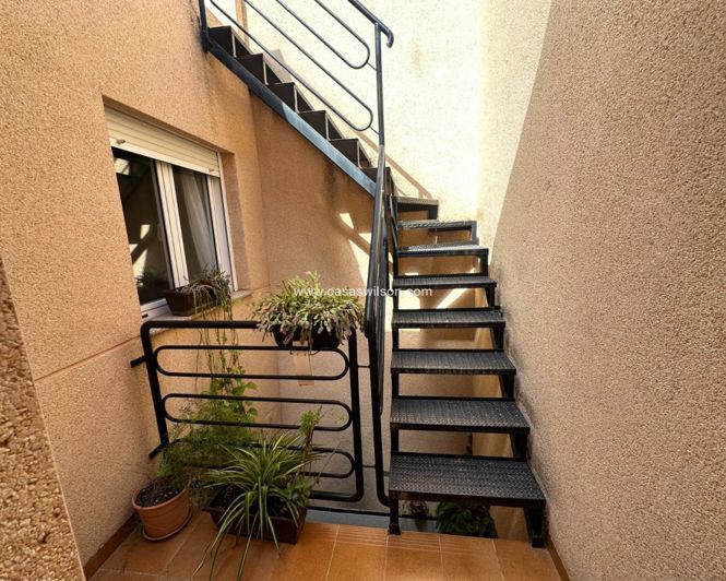 Image No.25-3 Bed Townhouse for sale