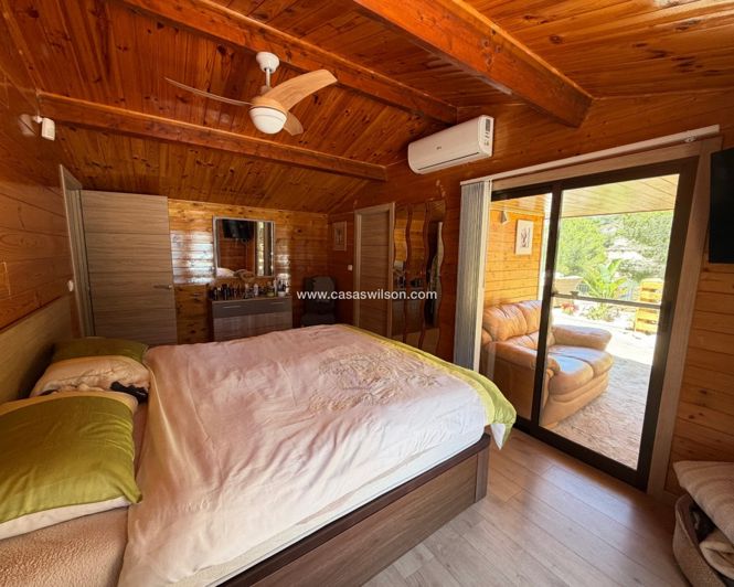 Image No.12-2 Bed Property for sale