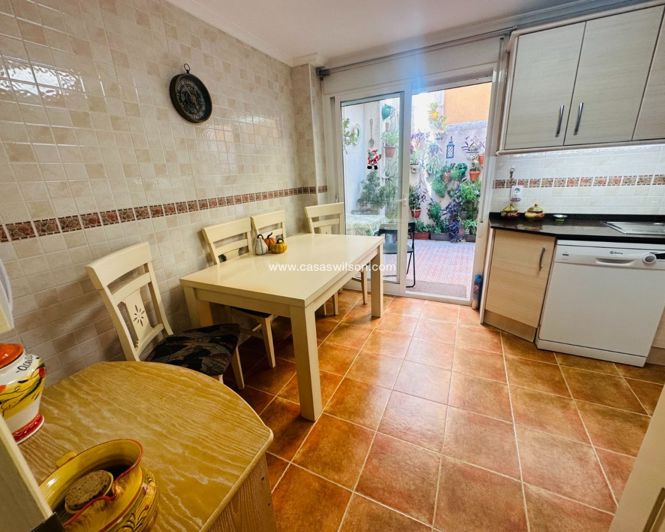 Image No.17-3 Bed Townhouse for sale