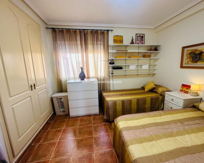 Image No.21-3 Bed Townhouse for sale