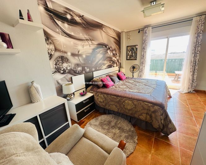 Image No.23-3 Bed Townhouse for sale