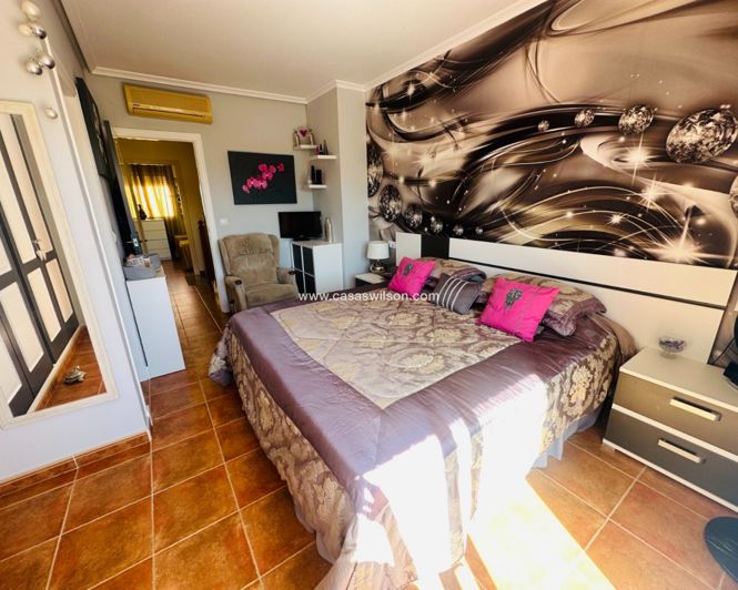 Image No.24-3 Bed Townhouse for sale