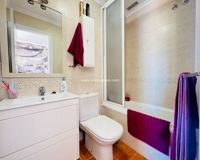 Image No.25-3 Bed Townhouse for sale