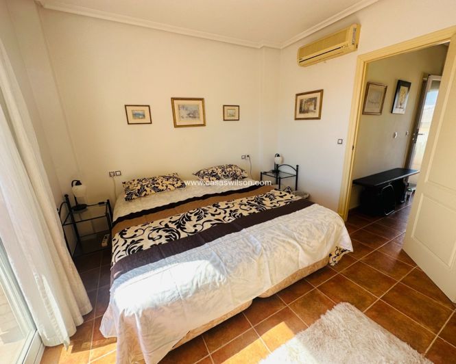 Image No.32-3 Bed Townhouse for sale