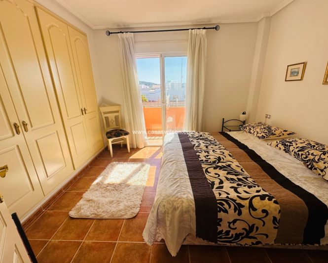 Image No.33-3 Bed Townhouse for sale
