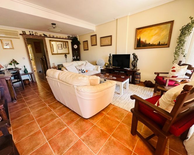 Image No.7-3 Bed Townhouse for sale