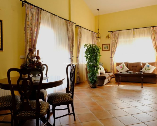 Image No.10-4 Bed Property for sale
