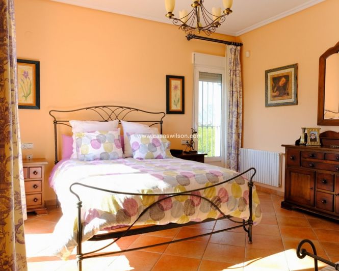 Image No.21-4 Bed Property for sale