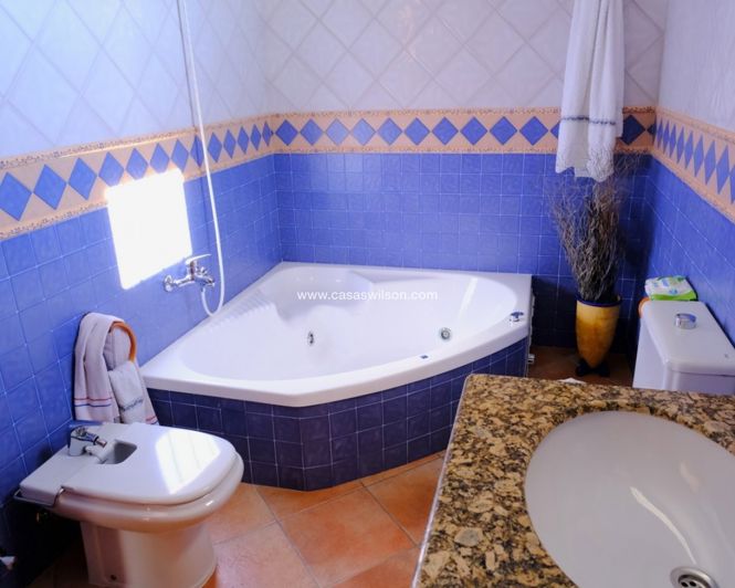 Image No.22-4 Bed Property for sale