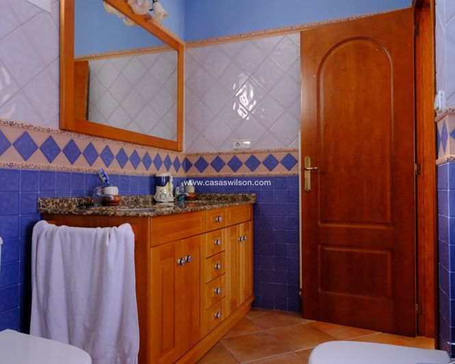 Image No.23-4 Bed Property for sale