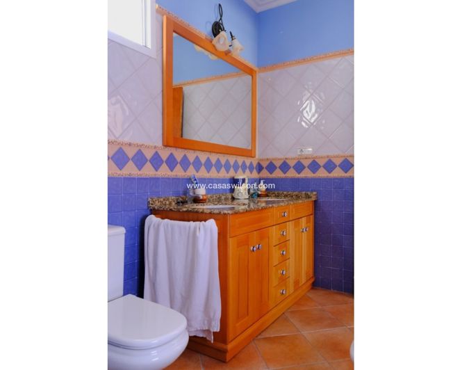 Image No.24-4 Bed Property for sale