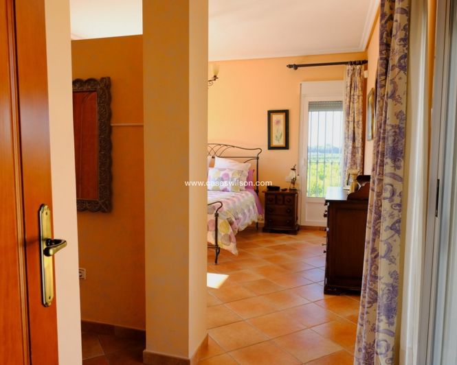 Image No.26-4 Bed Property for sale