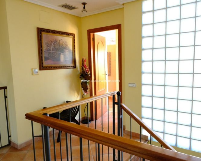 Image No.27-4 Bed Property for sale