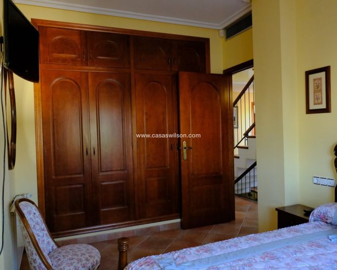Image No.31-4 Bed Property for sale