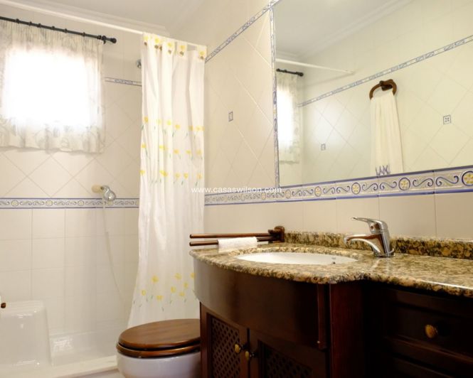 Image No.35-4 Bed Property for sale