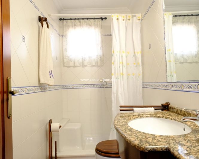 Image No.36-4 Bed Property for sale