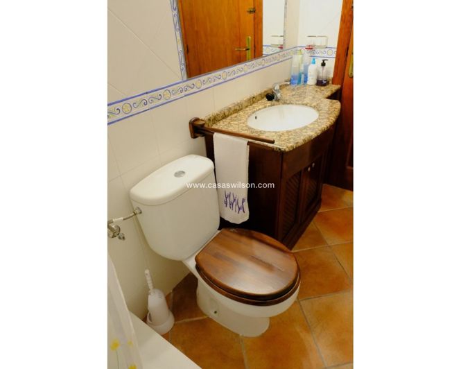 Image No.37-4 Bed Property for sale