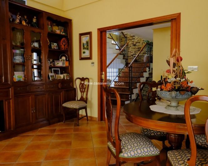 Image No.41-4 Bed Property for sale