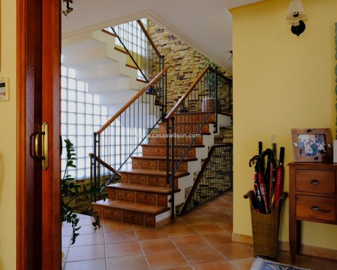 Image No.42-4 Bed Property for sale