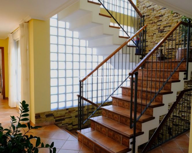 Image No.43-4 Bed Property for sale