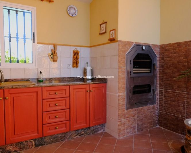 Image No.49-4 Bed Property for sale