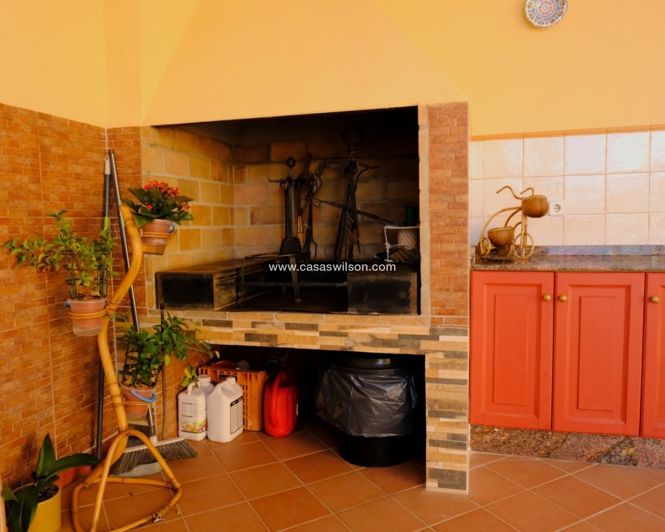 Image No.50-4 Bed Property for sale