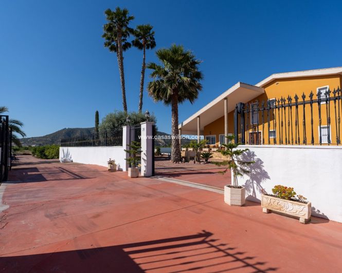 Image No.6-4 Bed Property for sale