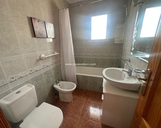 Image No.16-3 Bed Townhouse for sale