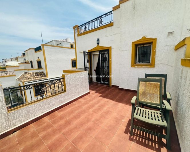 Image No.17-3 Bed Townhouse for sale