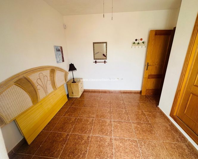 Image No.18-3 Bed Townhouse for sale