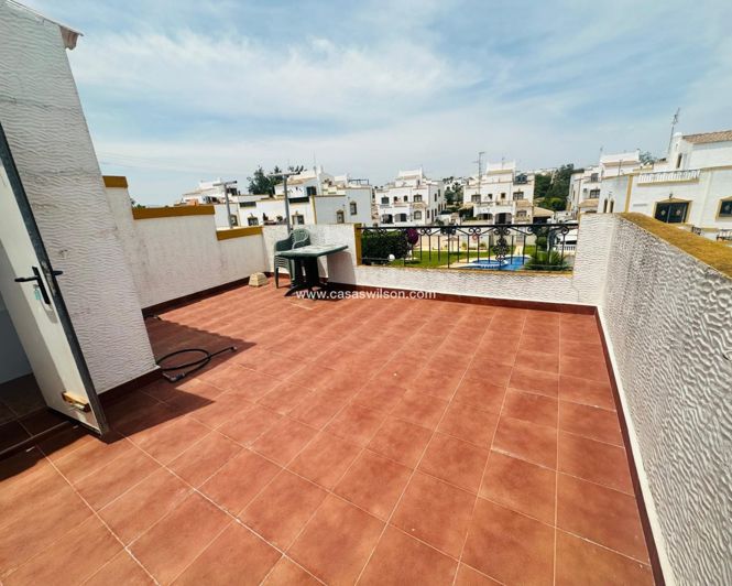Image No.26-3 Bed Townhouse for sale