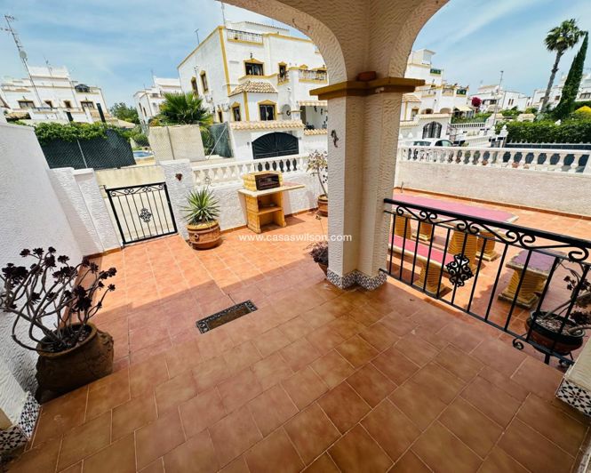 Image No.3-3 Bed Townhouse for sale