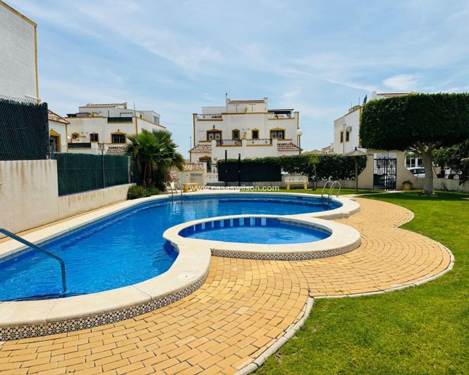 Image No.30-3 Bed Townhouse for sale
