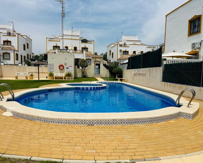 Image No.31-3 Bed Townhouse for sale