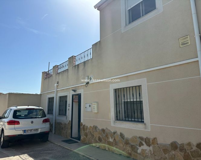 Image No.2-3 Bed Townhouse for sale