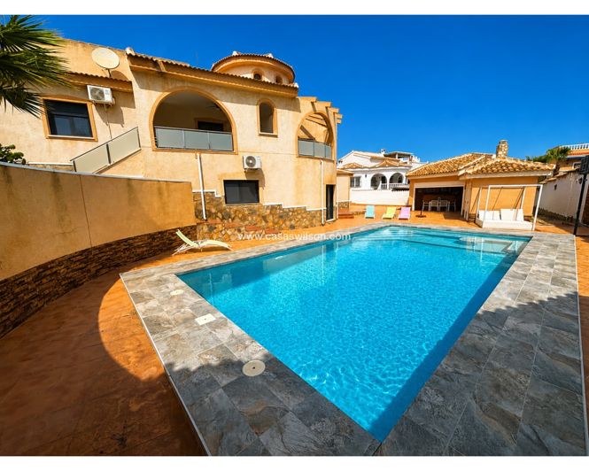 Image No.26-4 Bed Property for sale