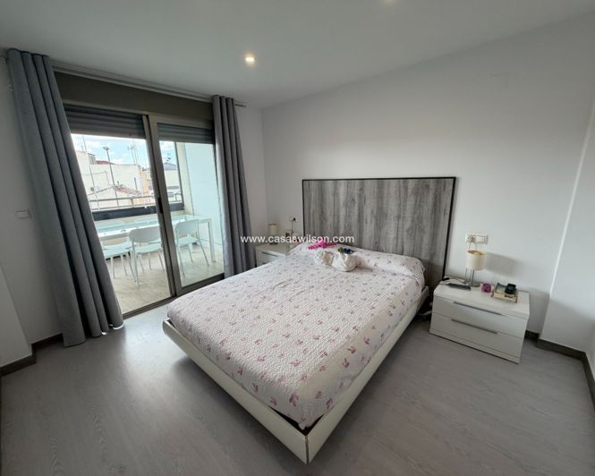 Image No.19-3 Bed Apartment for sale