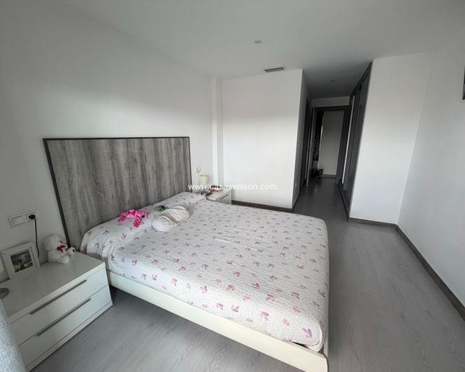 Image No.21-3 Bed Apartment for sale