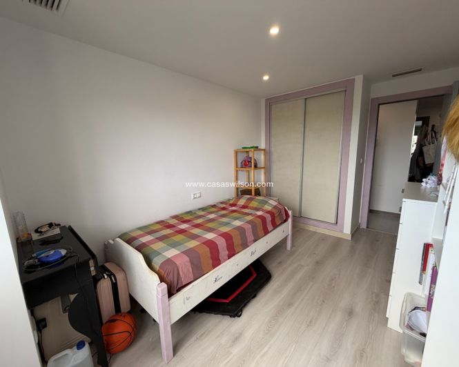 Image No.27-3 Bed Apartment for sale
